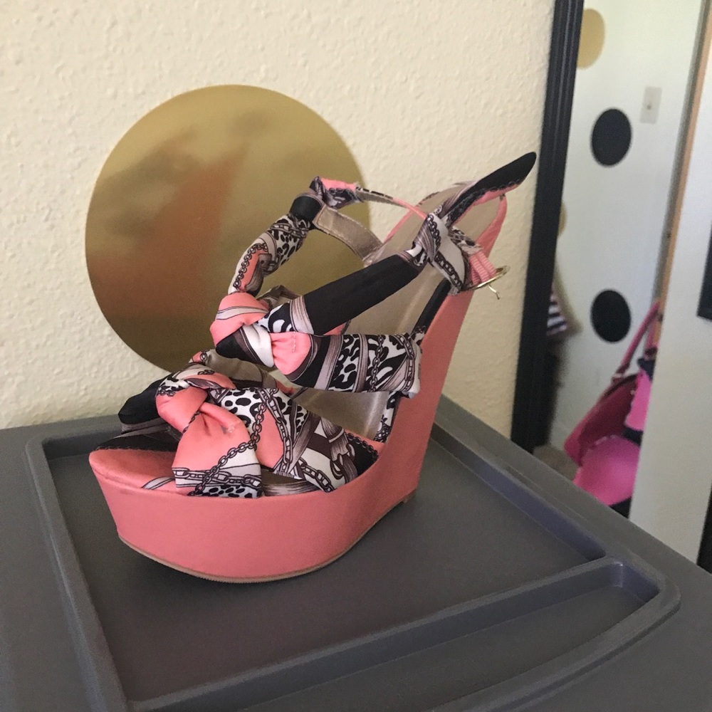 Pink wedge