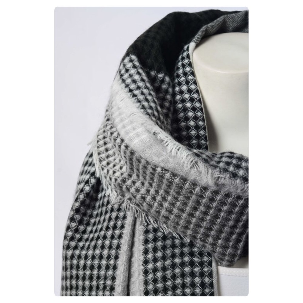 Last One😳😳Super Soft Blanket Scarf - Picture 4 of 4