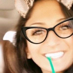 Meet your Posher, Maral