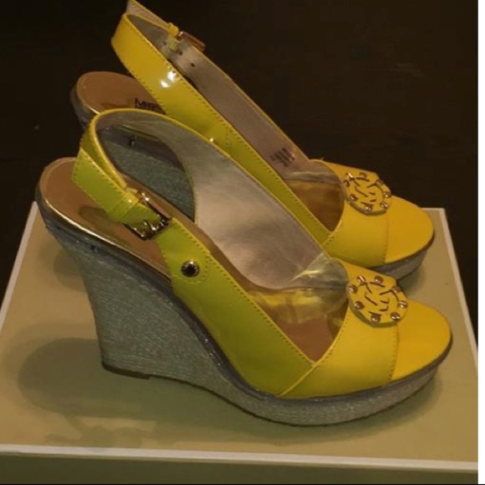 Michael KORS Sunshine Yellow Wedges