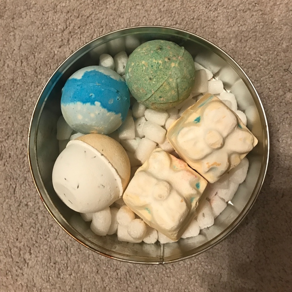 ASSORTED LUSH BATH BOMBS