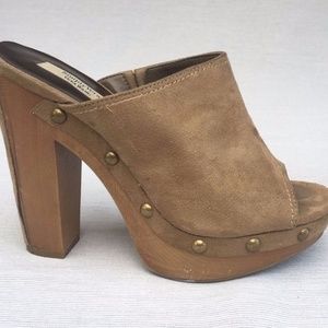 Simply Vera Svarestan Suede Tan Studded Clog