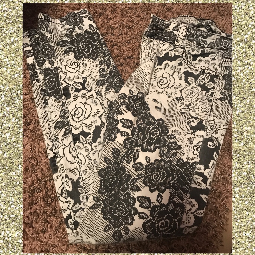 Candies floral skinny jeans (juniors)
