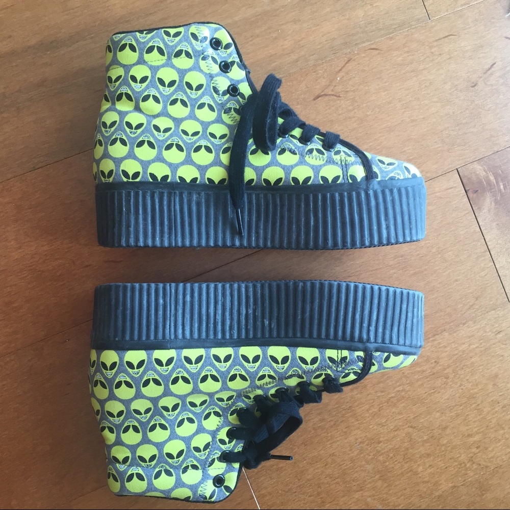 alien raver platform sneakers 👽