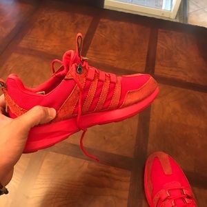 Adidas men's shoe!! Size 10...barley worn. MINT