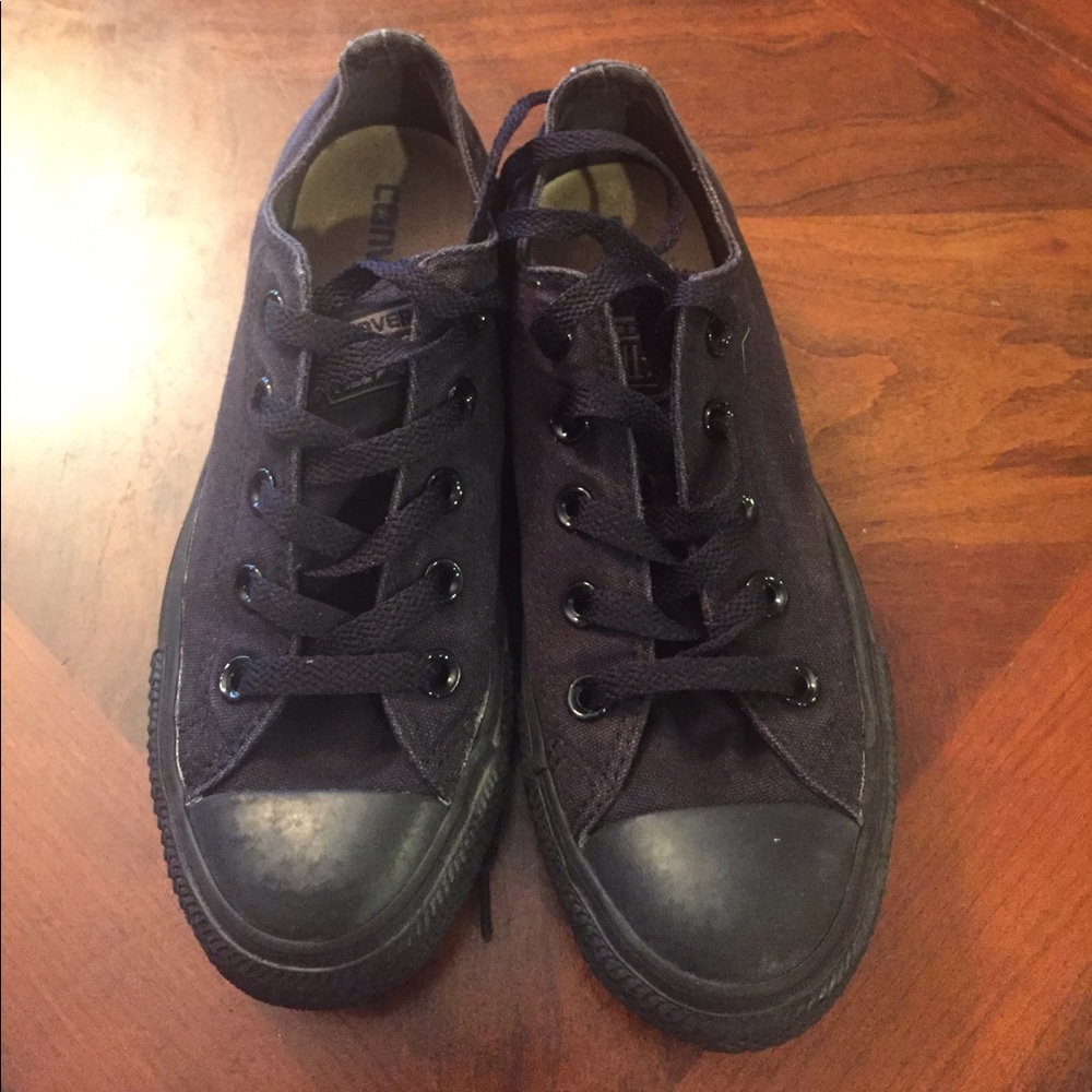 Black converse shoes