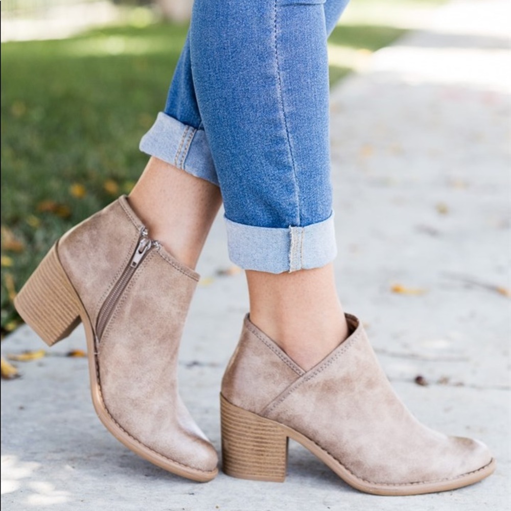 Taupe v-cut closed toe heel bootie - Picture 3 of 3