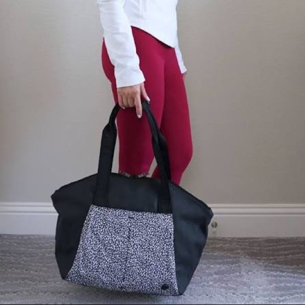Lululemon free to be gym bag
