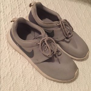 Rare grey Nike Roshes