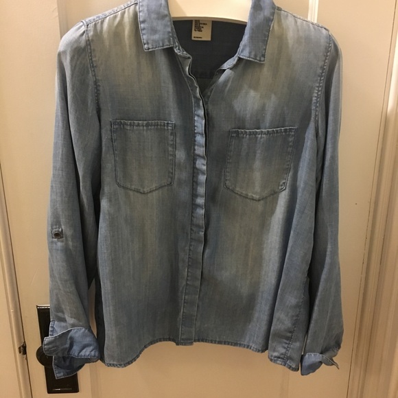 H&M Tops - MOVING SALE📦📦📦H&M Denim Button Down