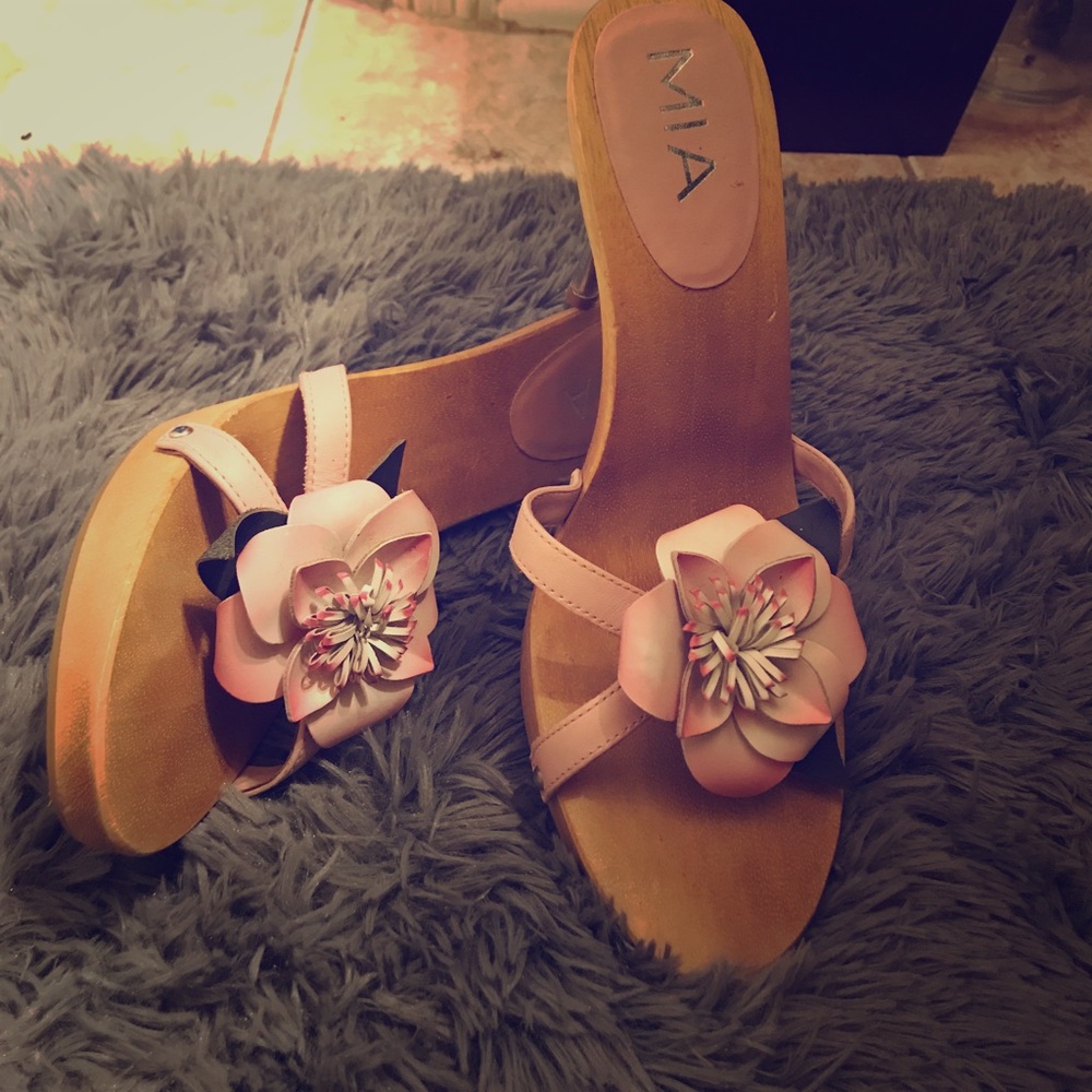 Mia Rose Petal Leather Uppers Wood Stilettos Sz10