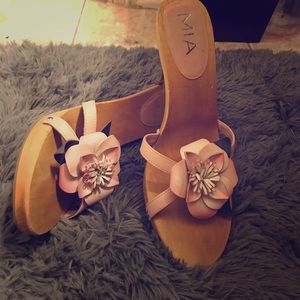 Mia Rose Petal Leather Uppers Wood Stilettos Sz10
