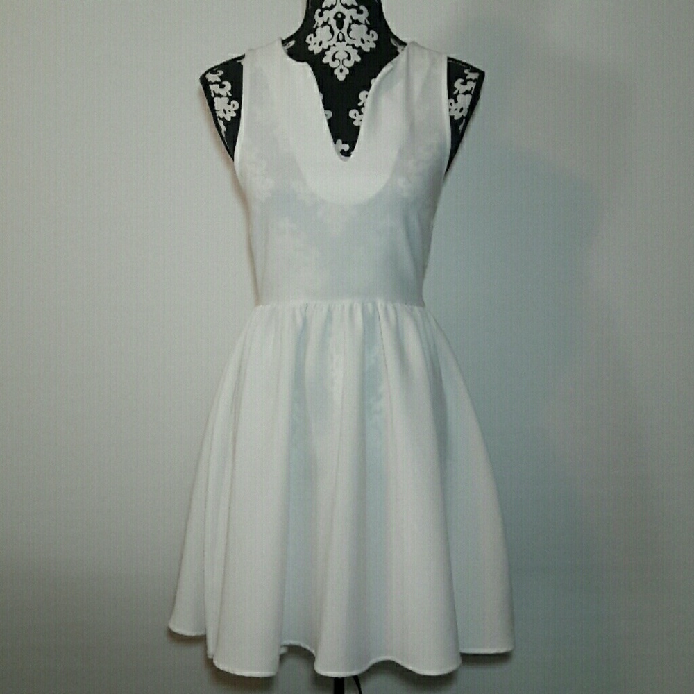 HOST PICK🌸NWT EVERLY Off White Dress