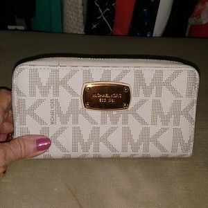 Authentic Michael Kors Signature Wallet