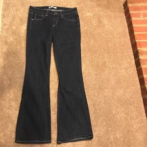 Dark wash Levi 518 superlows! Excellent condition!