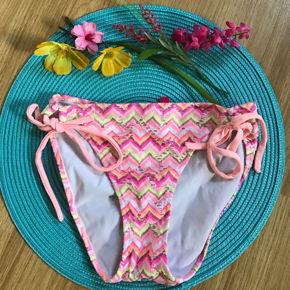 VICTORIAS SECRET SWIM SUIT BOTTOMS 🎀🌻