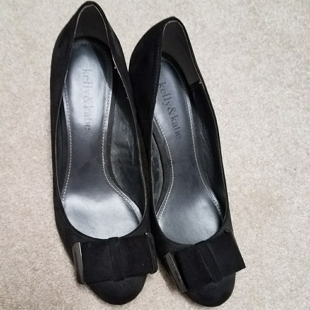 Kelly & Katie black heels with bow