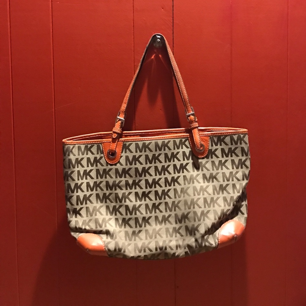 Authentic Micheal Kors shoulder tote