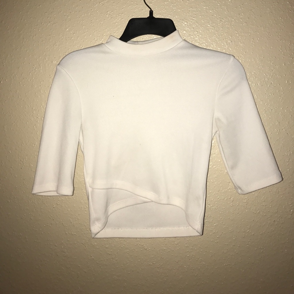 Cute white 3/4 sleeve crop top