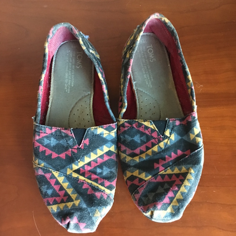 Tribal print toms