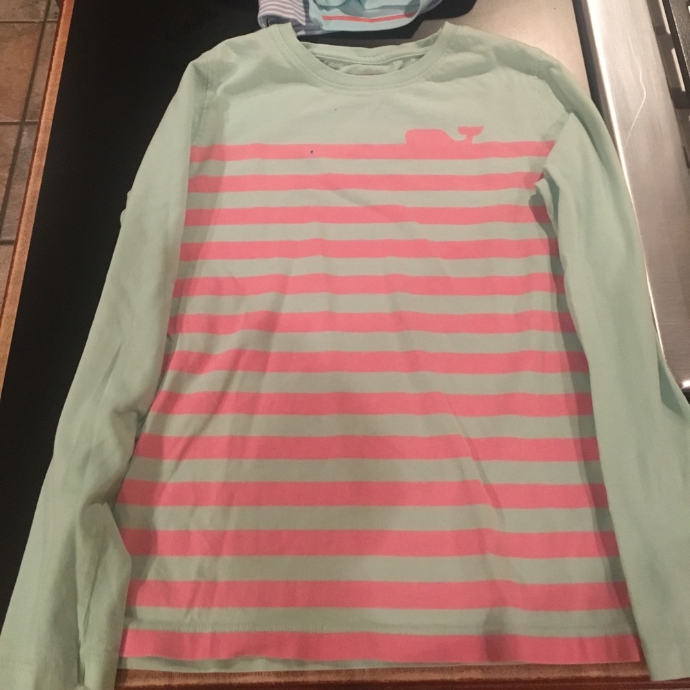 Vineyard vine girls shirt