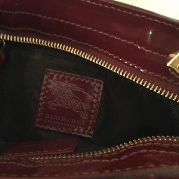 Authenticity for Burberry Clutch - Picture 1 of 3