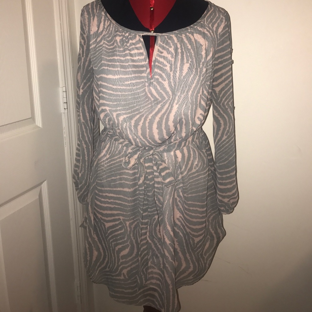 Ariella tunic top size large new w/o tag