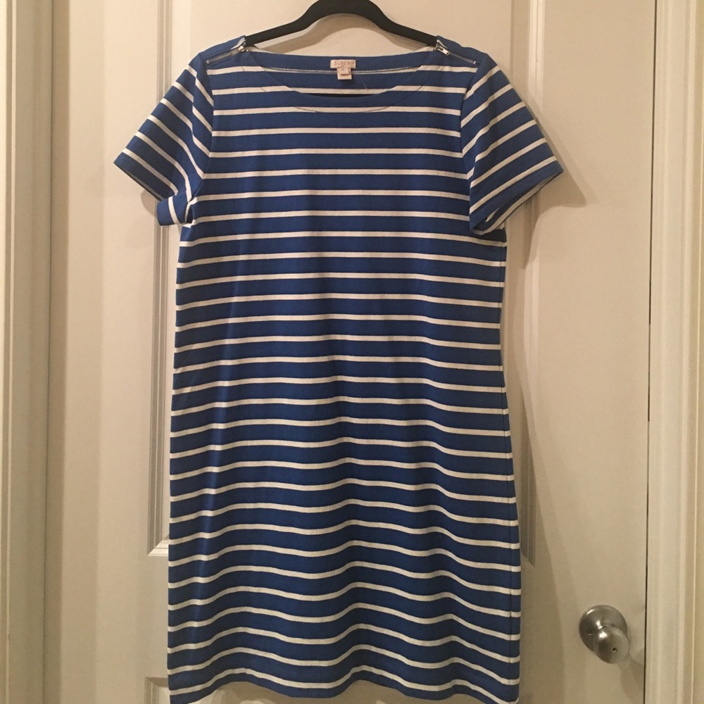 Short sleeve striped dress with zipper detail