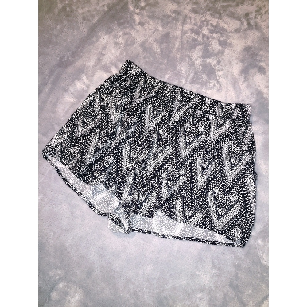 H&M Black and White Triangle Dress Shorts