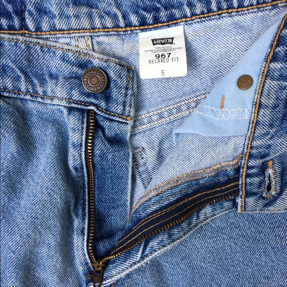 Vintage Levi Shorts - Picture 3 of 6