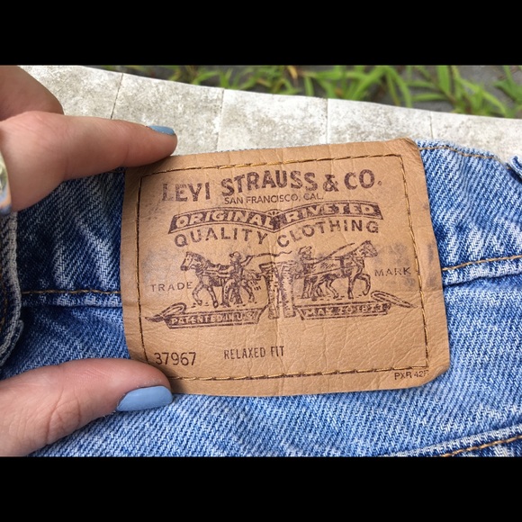 Vintage Levi Shorts - Picture 4 of 6