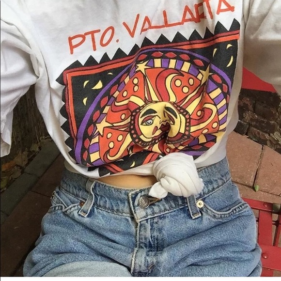 Vintage Levi Shorts - Picture 5 of 6