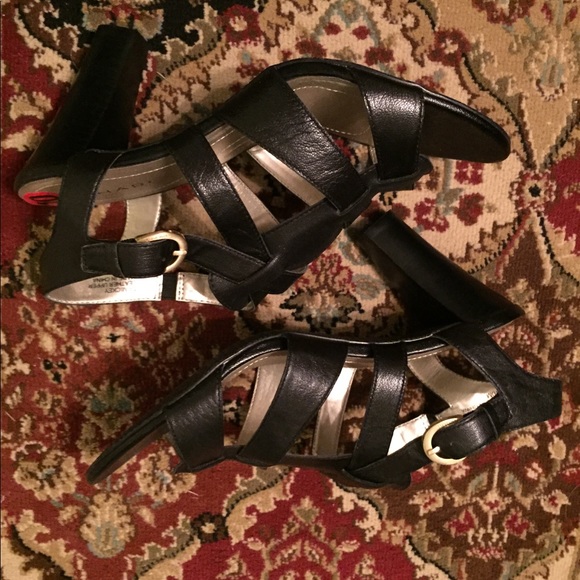 Tahari size 10 high heeled sandals black like new! - Picture 3 of 4