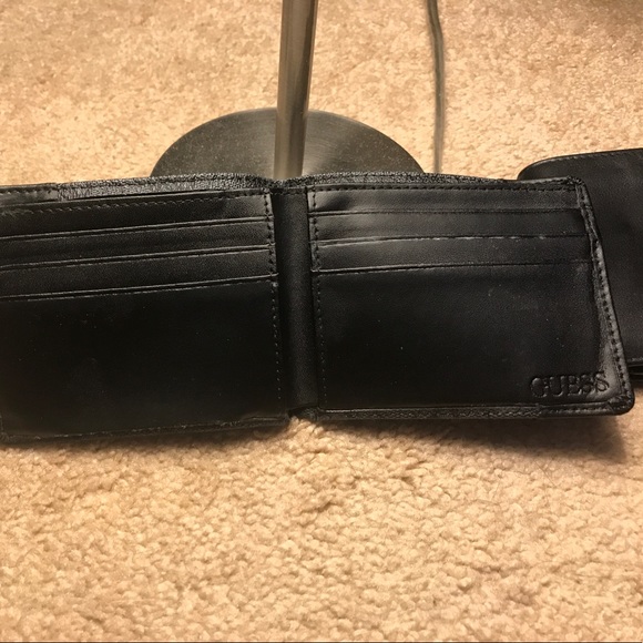 Guess Wallet - Picture 2 of 2