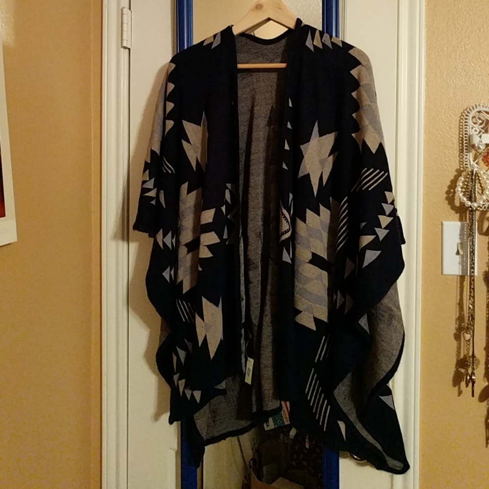 NWT Tribal print shawl