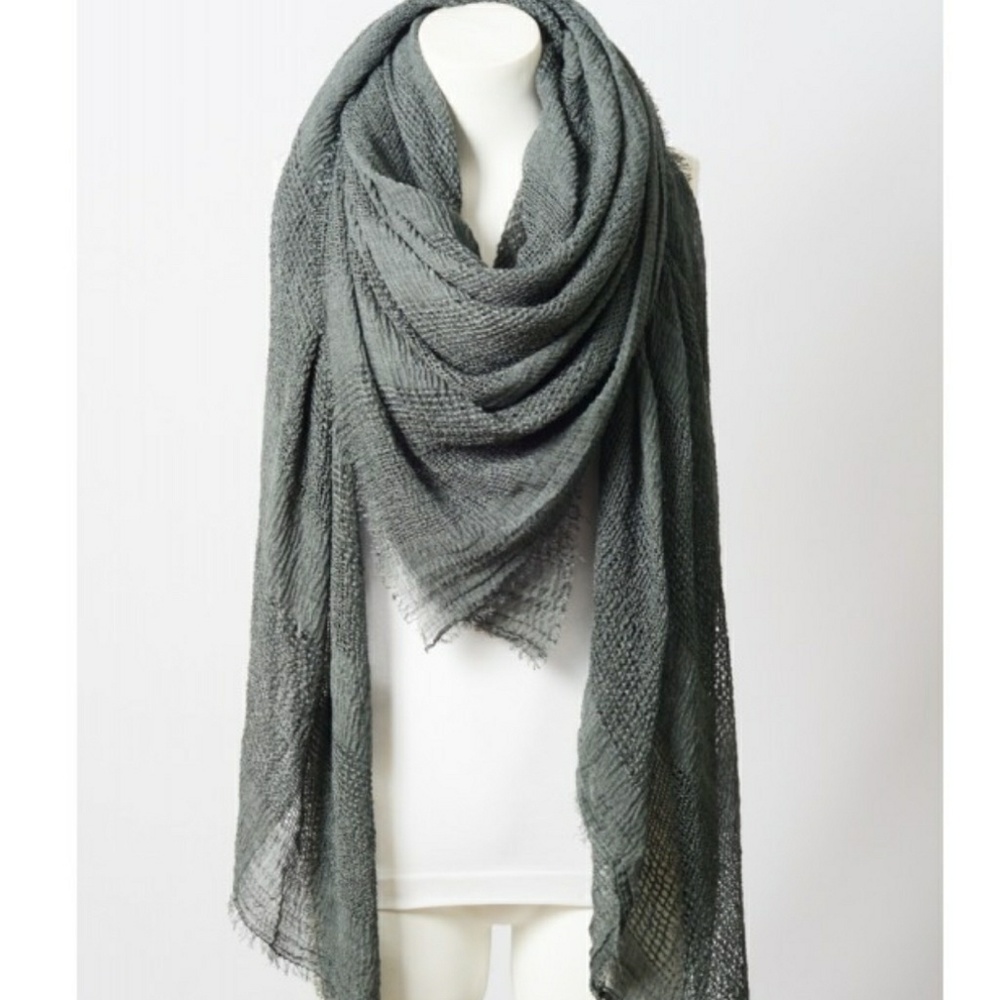 🎈SALE🎈1 LEFT - Shredded Open Weave Blanket Scarf - Picture 3 of 4