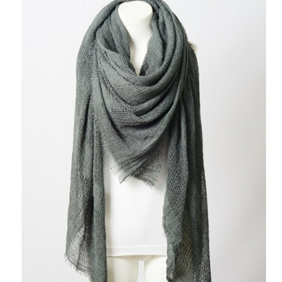 🎈SALE🎈1 LEFT - Shredded Open Weave Blanket Scarf - Picture 3 of 4