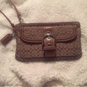 🔻SPECIAL 🔻Coach Wristlet Like New!