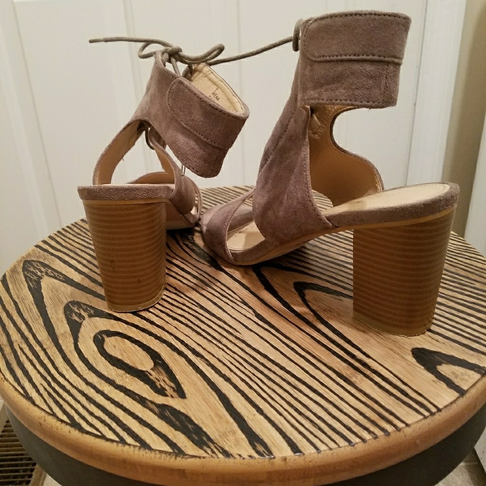 shoes - Picture 2 of 4