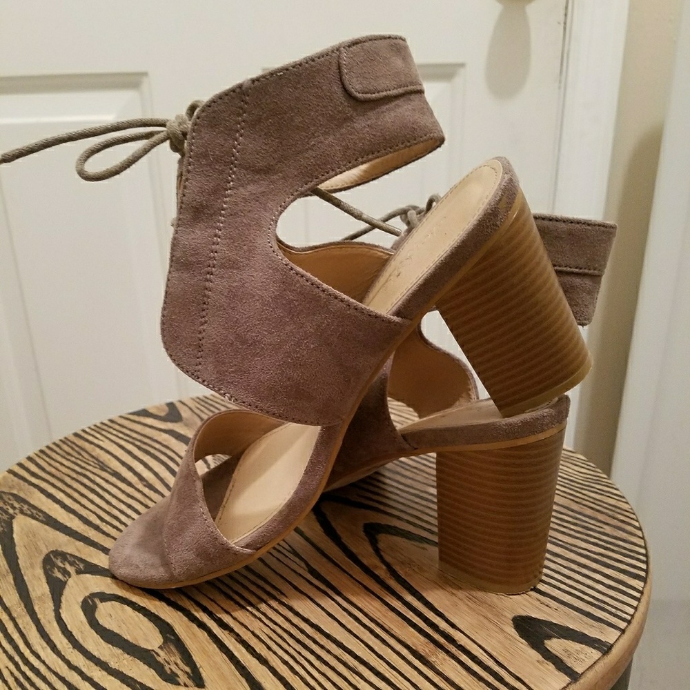 shoes - Picture 3 of 4