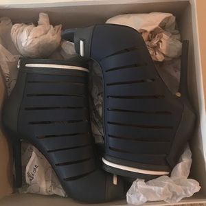 Women's Gwen Stefani heels booties size 9!