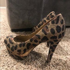 Leopard Gianni Bini Pumps
