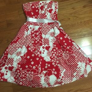B. Darling red and white strapless dress