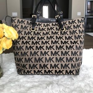💕MK Monogram Tote💕
