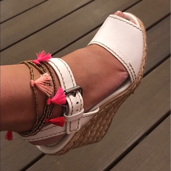 Tassel Bracelet - Picture 4 of 4