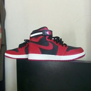 9 1/2 Retro Air Jordan 1 High Strap Banned Bred
