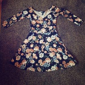 Beautiful Rose Patterned Dress - Forever 21 -Small