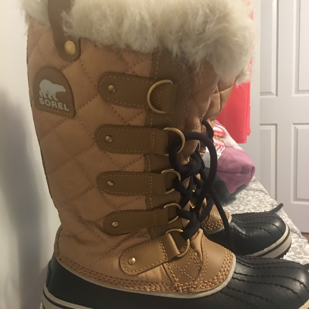 Sorel Girls fur lined boots