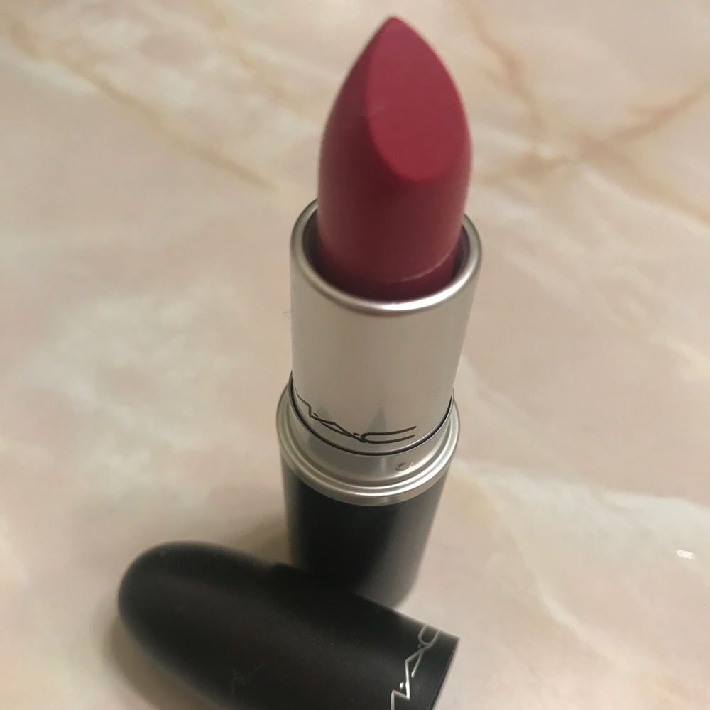 MAC Lipstick: Girl About Town
