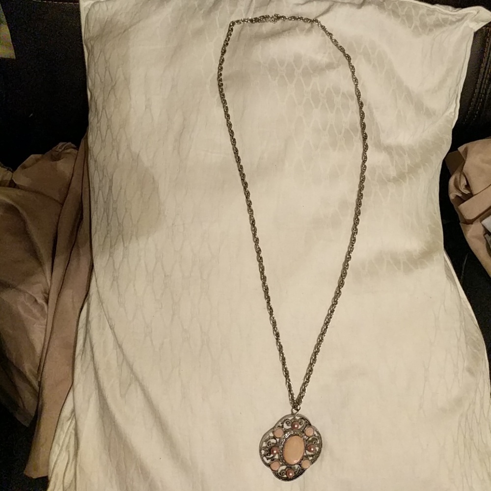 Chunky pendant necklace